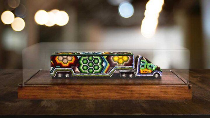 Trailer Interveniert mit Huichol-Kunst: Bewegung, Tradition und kulturelle Ausdrucksformen