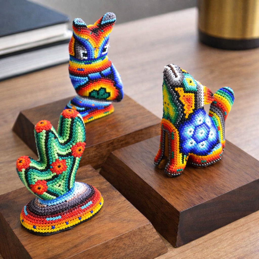 Figuras miniatura de arte huichol