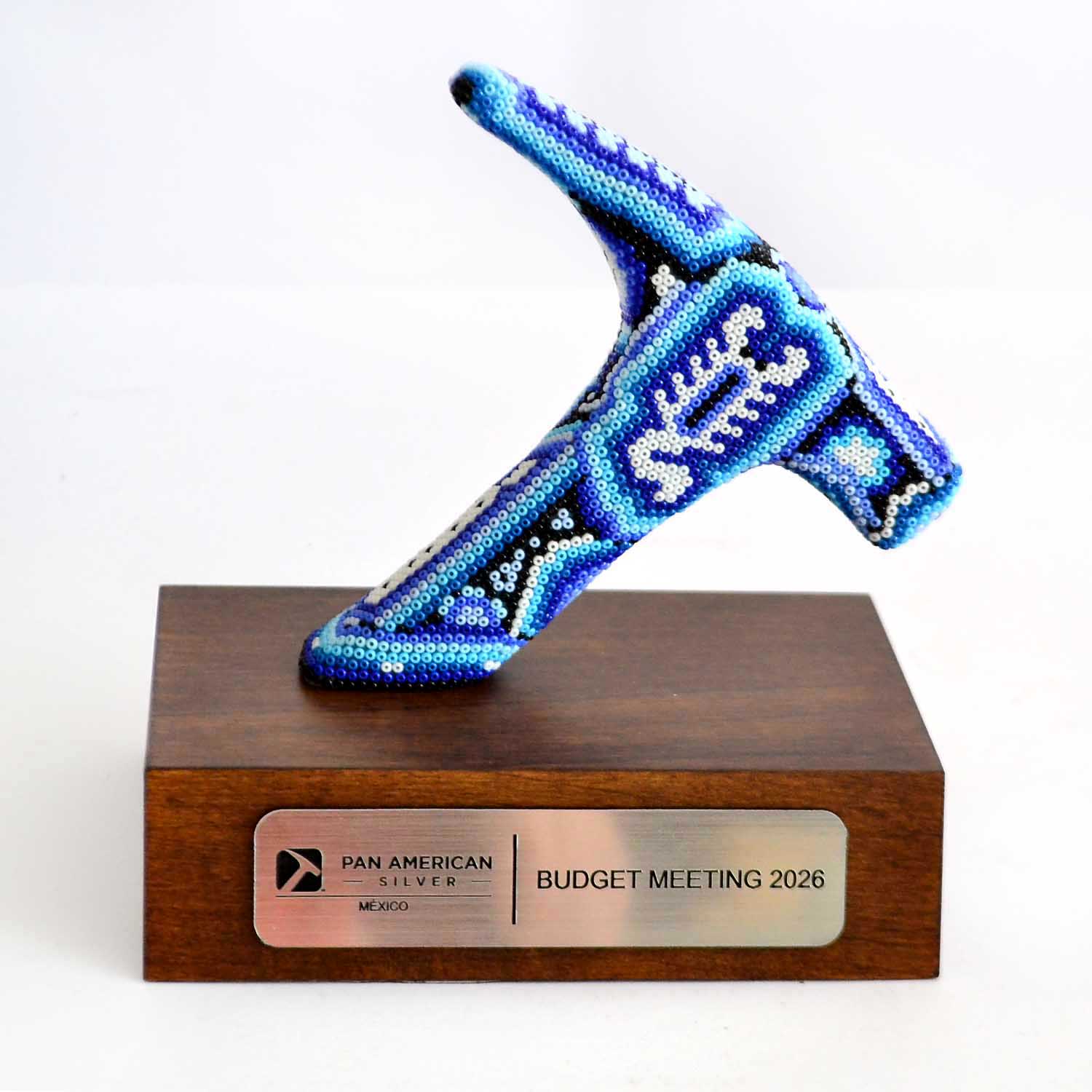 Presentación de Regalo especial para OPan American en arte huichol
