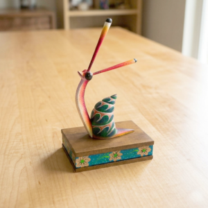 Figura de madera con base especial