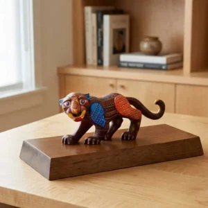 Jaguar de alebrije en base alta