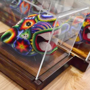 Cabeza de jaguar de arte huichol
