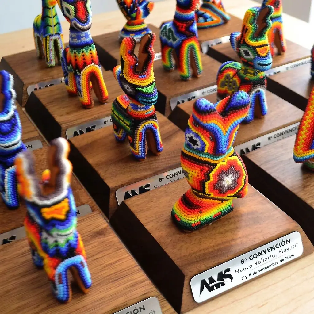 Figura mini de arte huichol