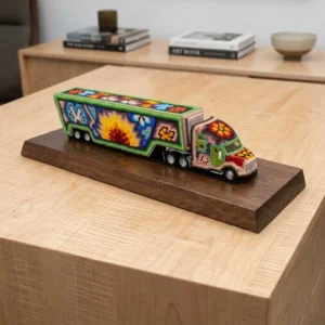 Trailer de arte huichol en base de madera